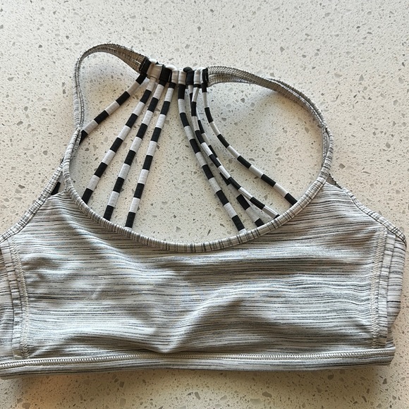 Lululemon lighten up bra - Picture 1 of 3